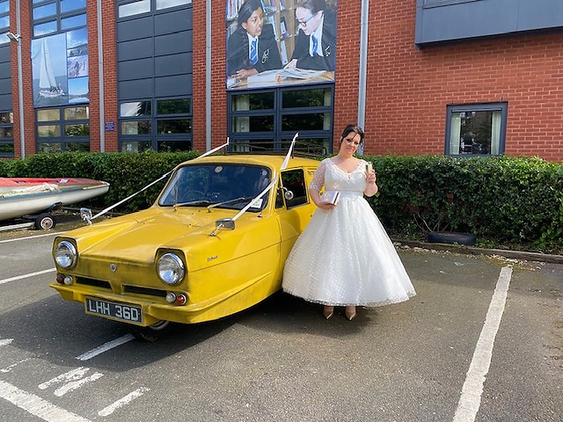 White wedding taxi